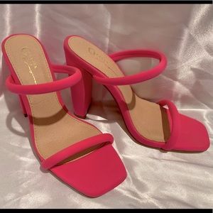 Olivia Ferguson heels